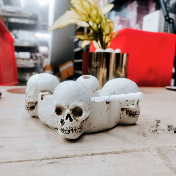Skull White round ashtray