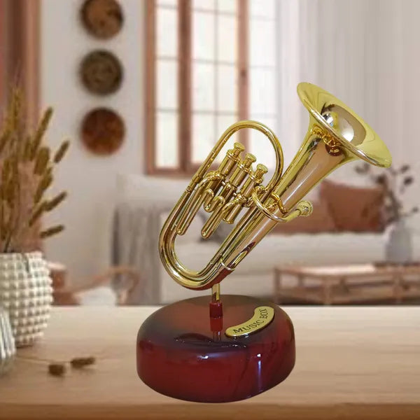 Saxophone Musical Showpeice makes sound