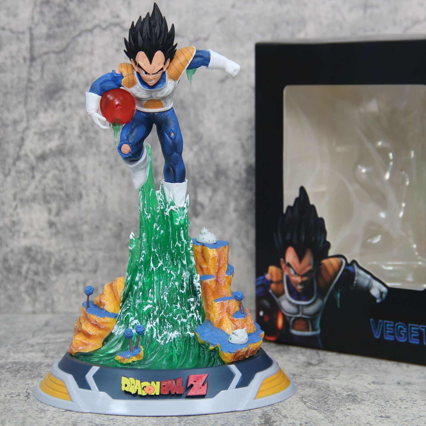 GK Statue of Super Saiyan Vegeta in a dynamic diving pose. 25 cm