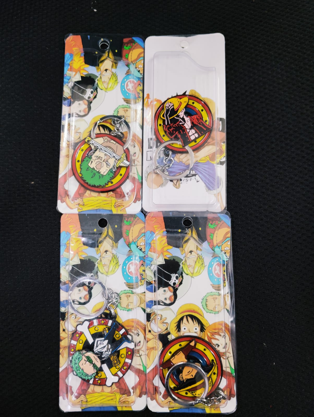 New zoro / luffy rotating keychain pack of 6  ( eff price - 48 )