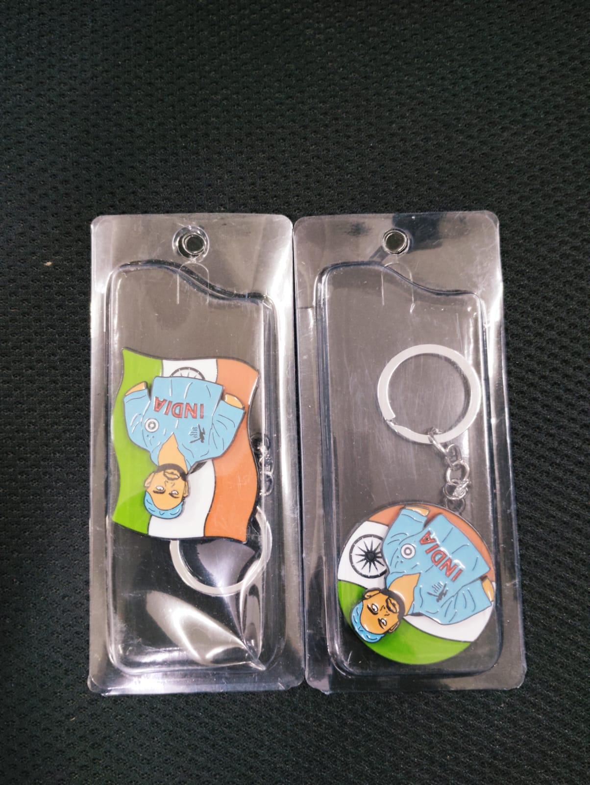 Pack of 6 Sachin / Dhoni Rotating keychain ( eff price 48 )