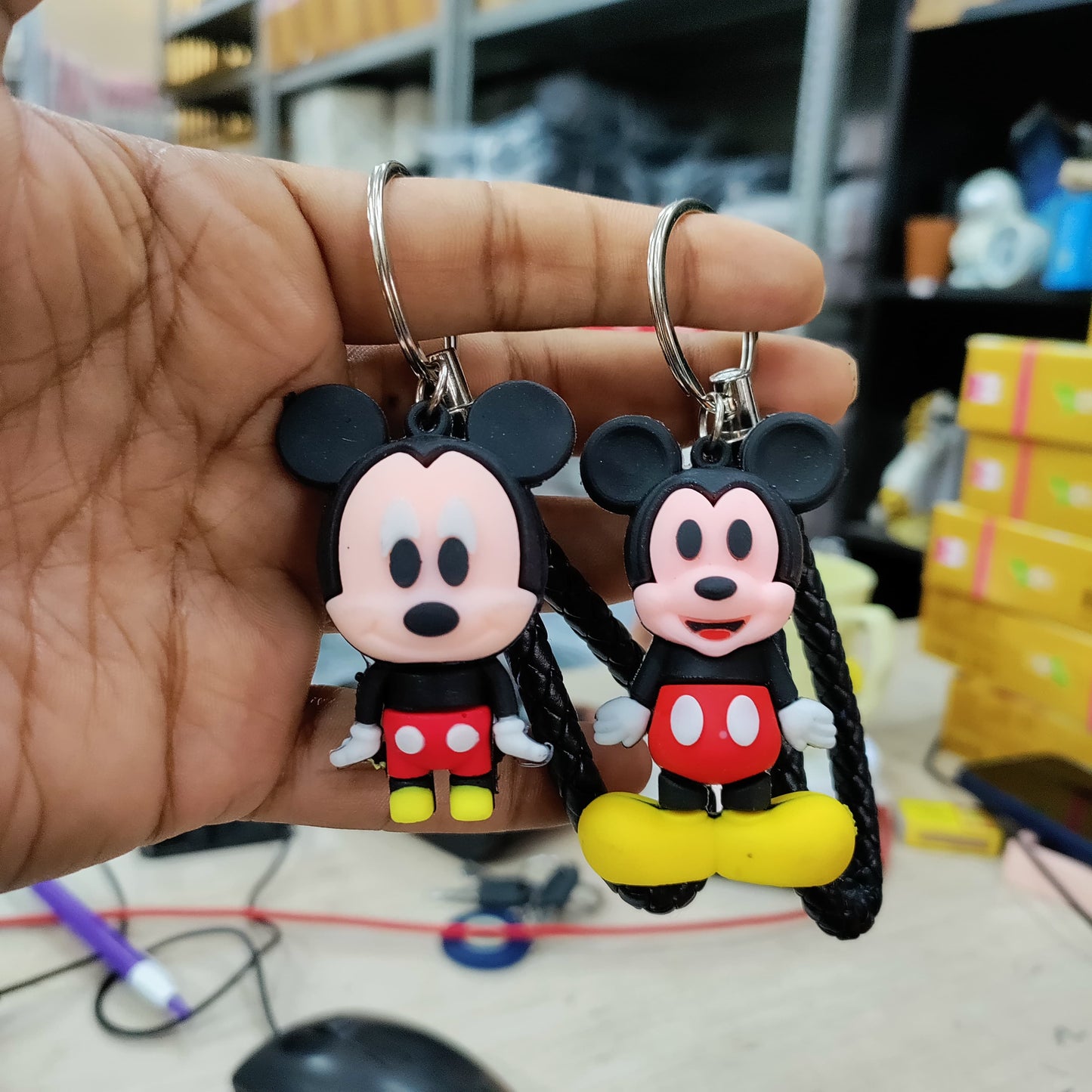 12 PC - micky mini keychain Net price 20 Rs (keda price, loot lo)