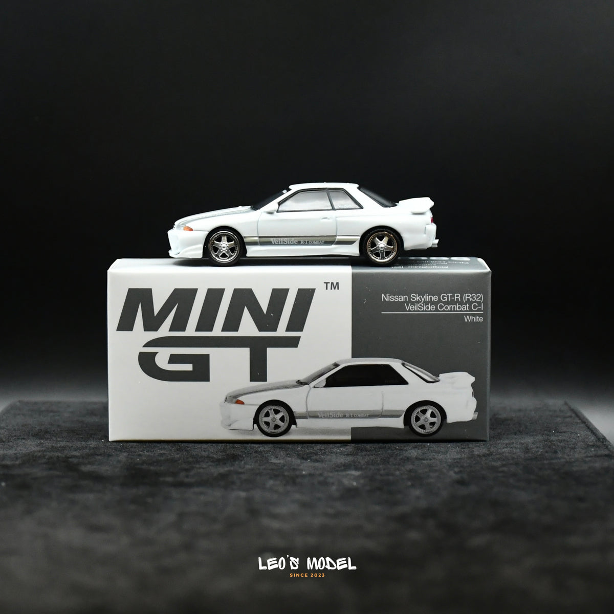 MINIGT #1066 Box