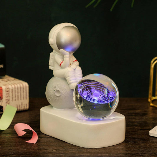 Astronaut and crystall ball lamp